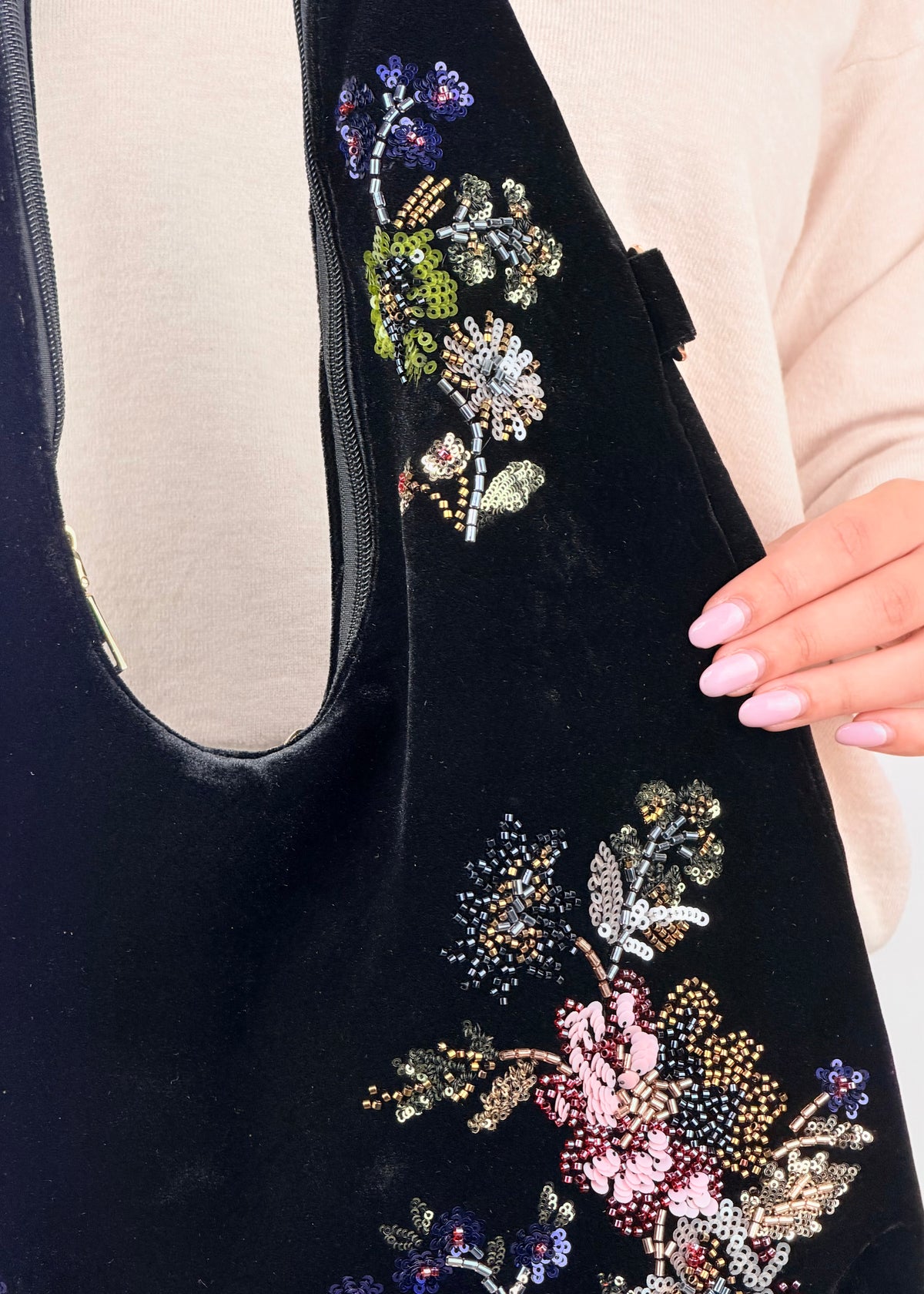 BRS. BORSA FLORA IN VELLUTO CON RICAMI FLOREALI