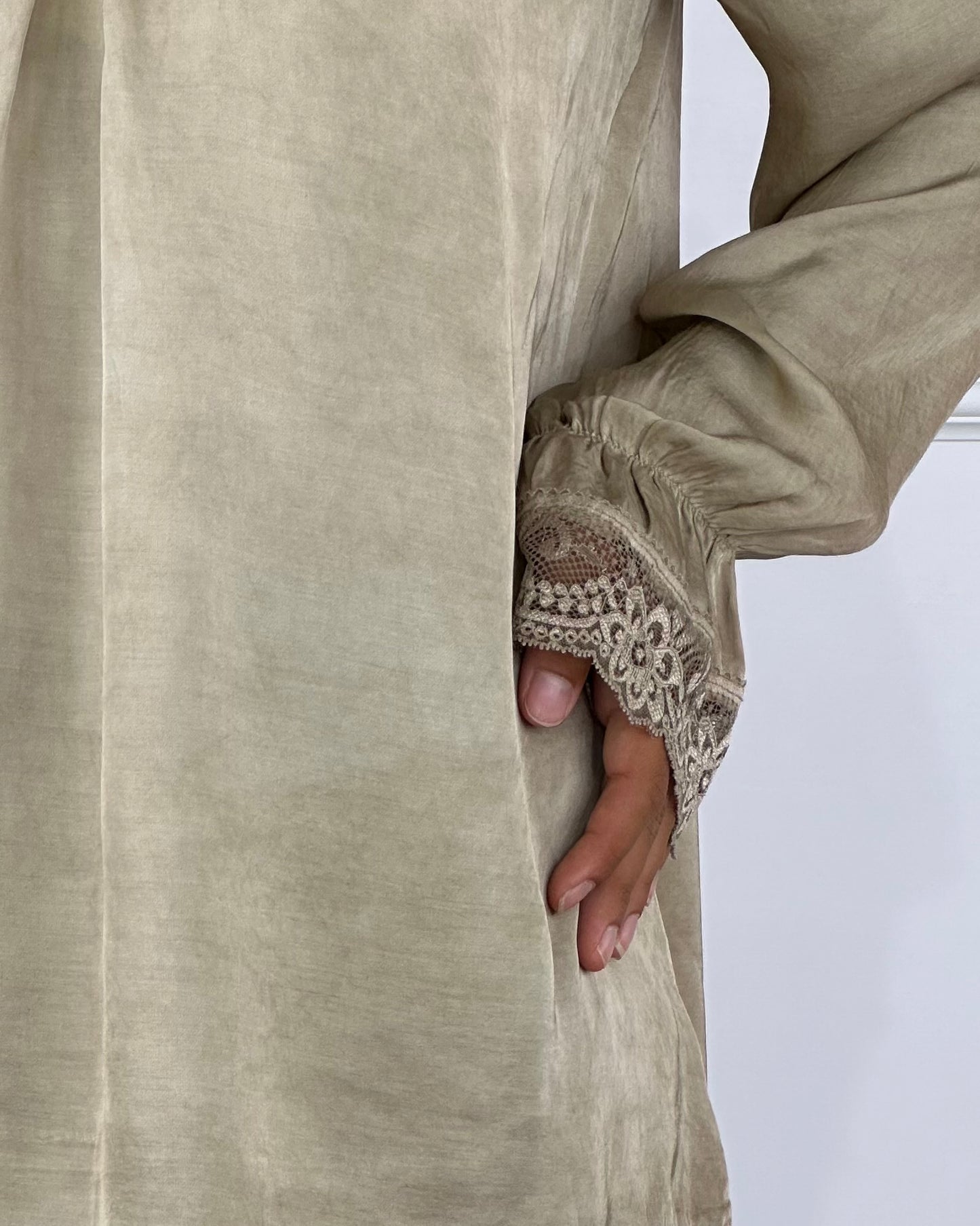22364 - MAGLIA IN VISCOSA CON PIZZO