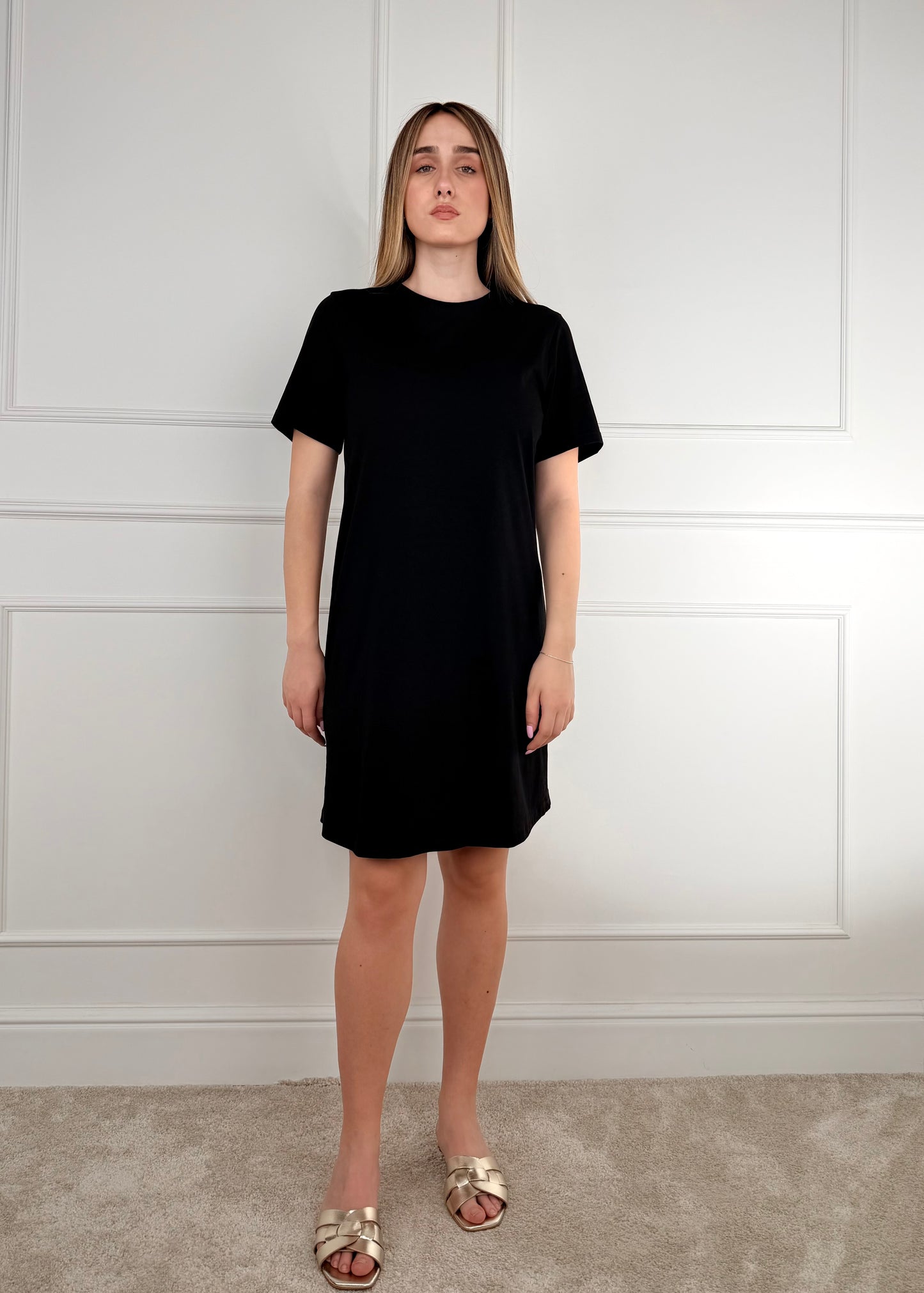 PE260329 - TENSIONE IN ABITO T-SHIRT CORTO