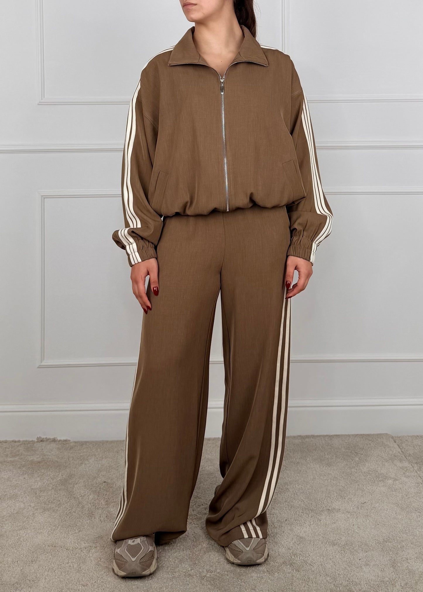 26P4049 - TENSIONE IN PANTALONE SPORTY CON BANDE LATERALI