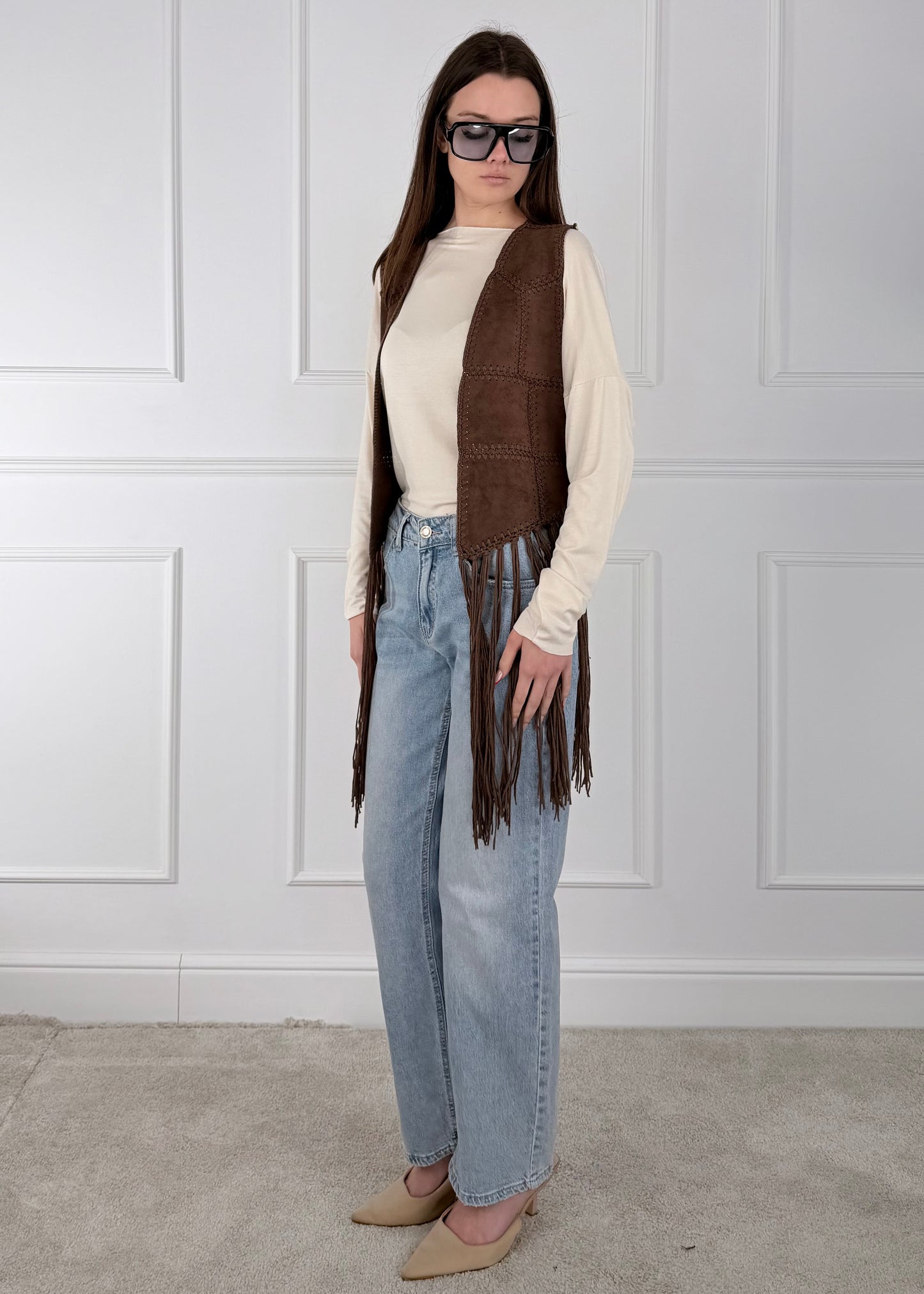 GI0103 - GILET CON FRANGE LUNGHE SUL FONDO