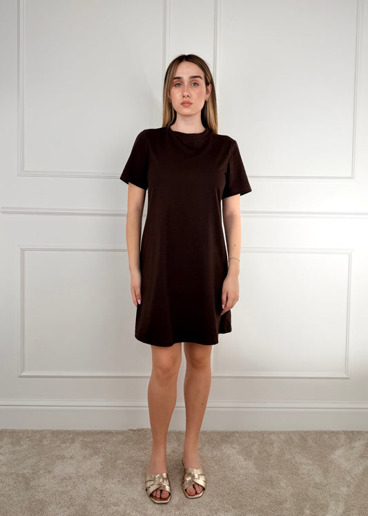 PE260329 - TENSIONE IN ABITO T-SHIRT CORTO