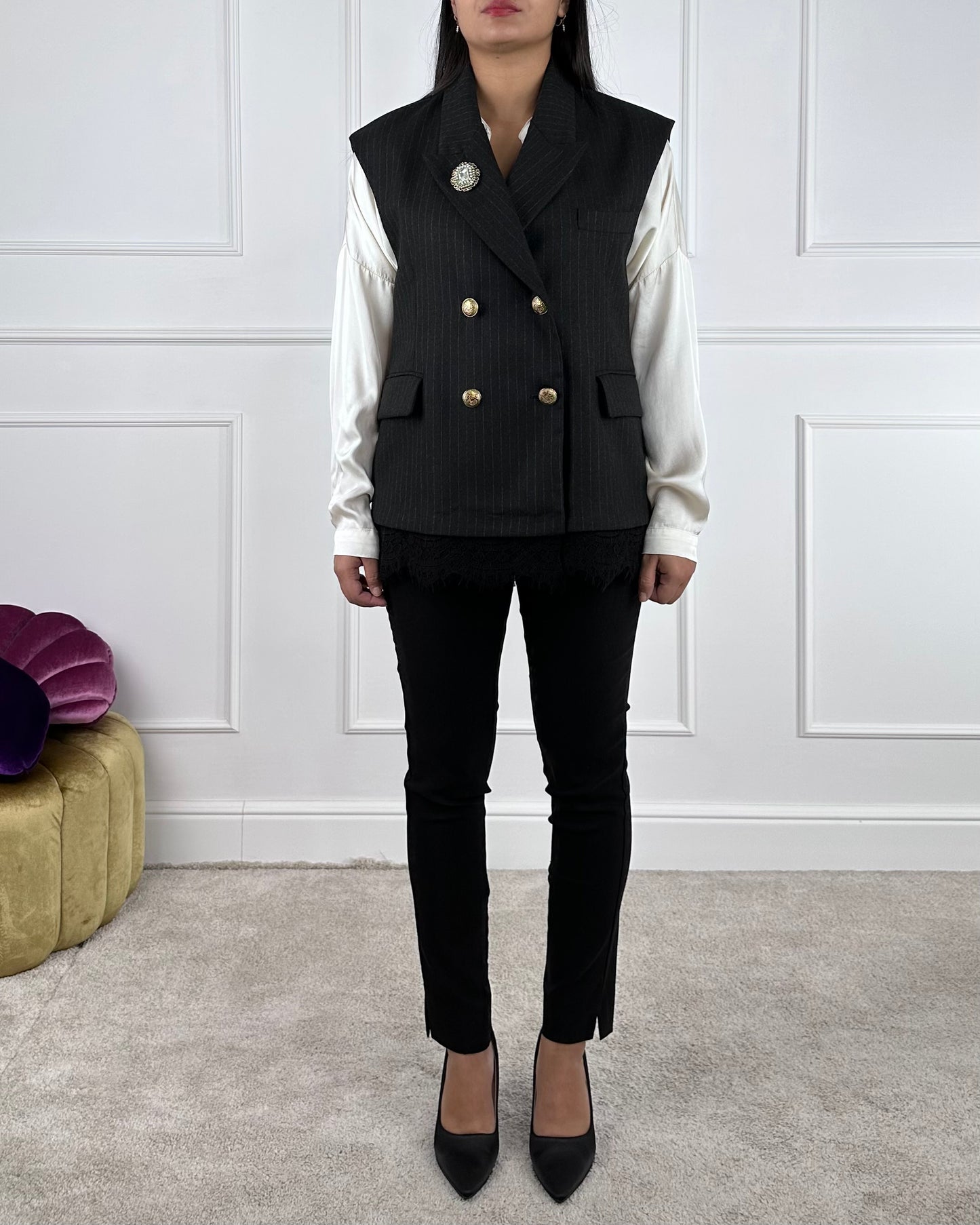 W25J610 - TENSIONE IN GILET GESSATO CON PIZZO