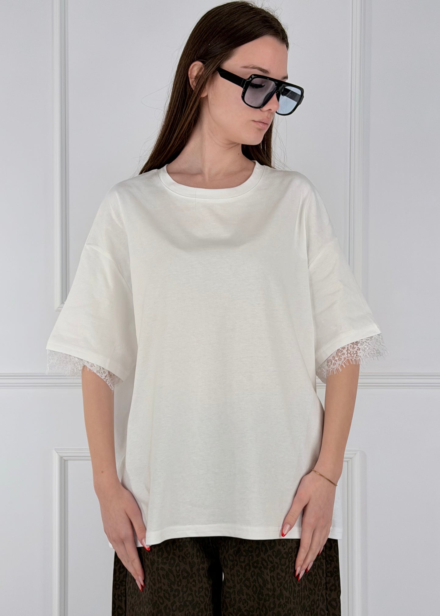 PL092 - T-SHIRT CON PIZZO SULLA MANICA