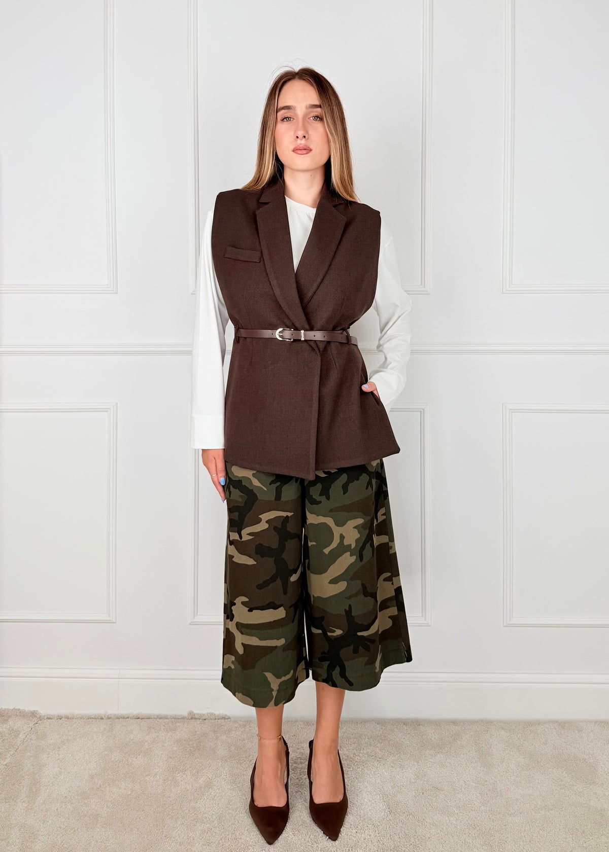 U19155 - BREND GILET CON CINTURA