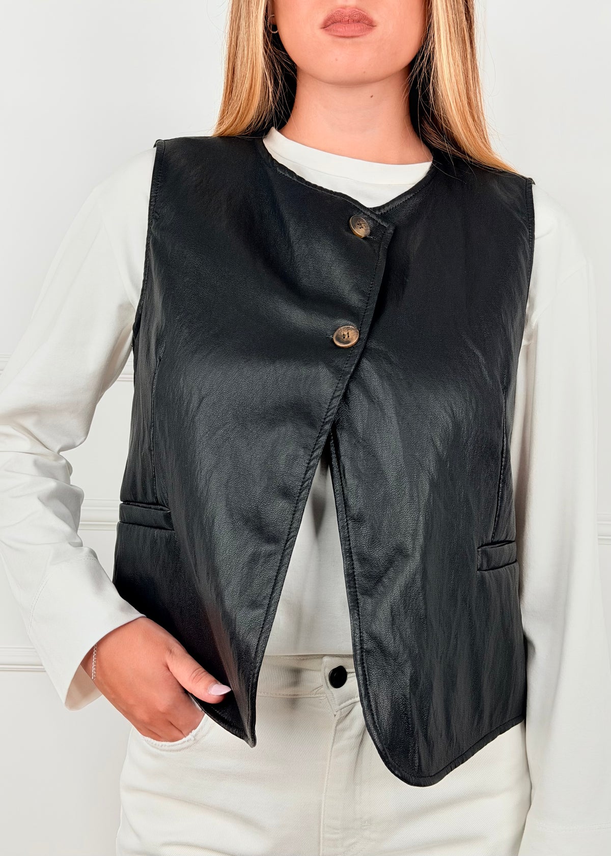 B3281A27 - GILET EFFETTO PELLE BREND