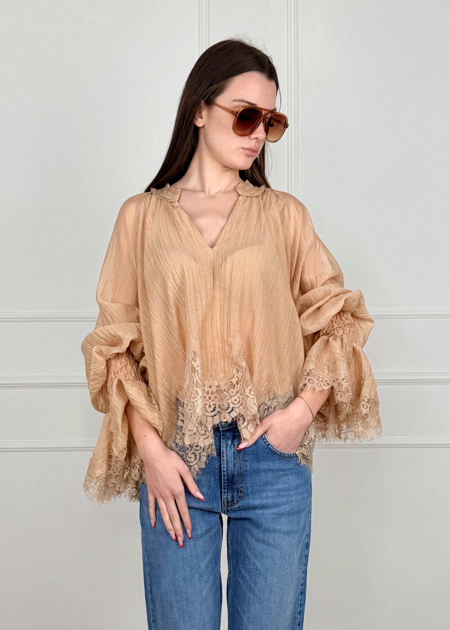 S26C539 - BLUSA CON PIZZO TESSUTO GOFFRATO