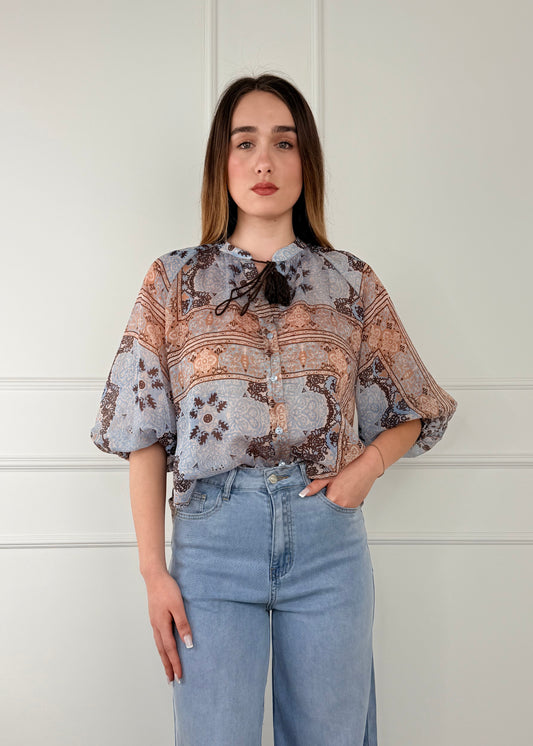 S26CF48 - TENSIONE IN CAMICIA FANTASIA FOULARD