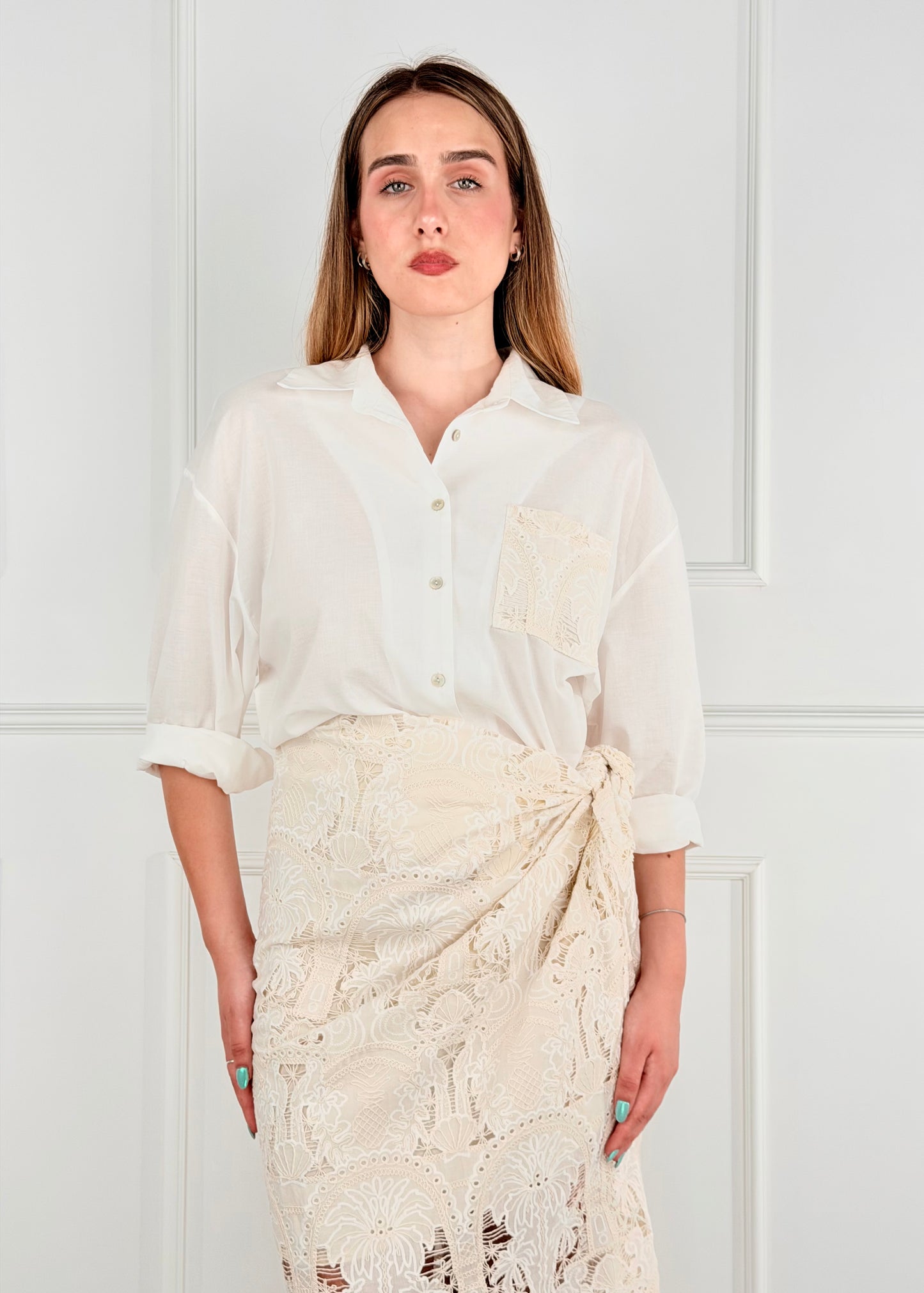 39773 - TENSIONE IN CAMICIA IN MUSSOLA TASCHINO IN PIZZO