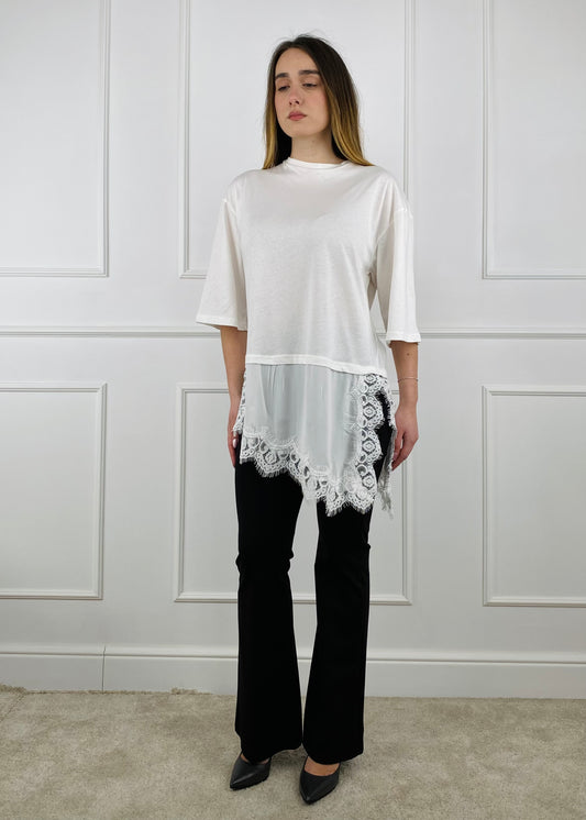 S26M975 - TENSIONE IN T-SHIRT ASIMMETRICA CON PIZZO