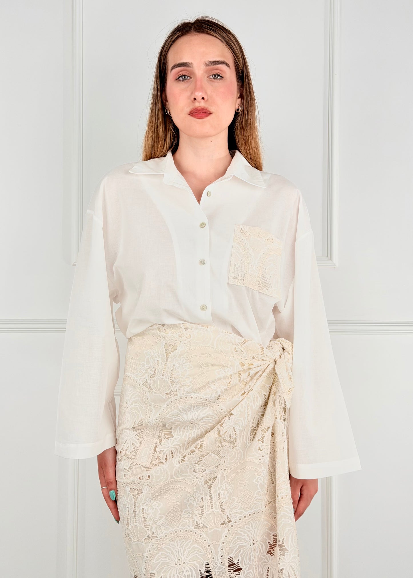 39773 - TENSIONE IN CAMICIA IN MUSSOLA TASCHINO IN PIZZO