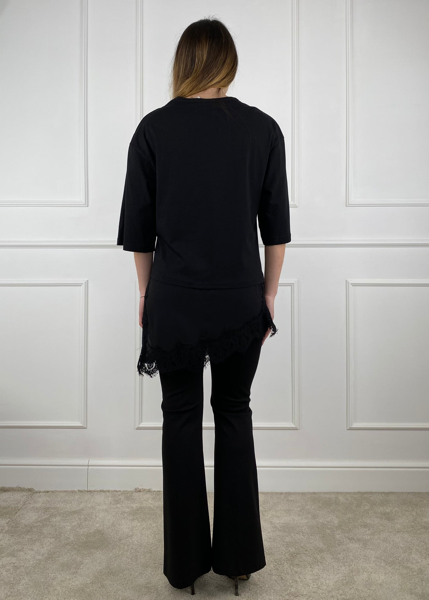 S26M975 - TENSIONE IN T-SHIRT ASIMMETRICA CON PIZZO