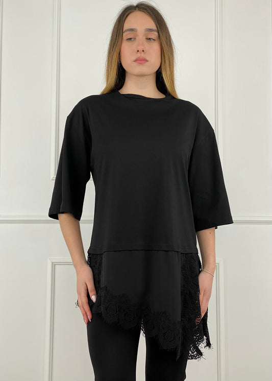 S26M975 - TENSIONE IN T-SHIRT ASIMMETRICA CON PIZZO