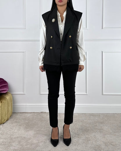 W25J610 - TENSIONE IN GILET GESSATO CON PIZZO