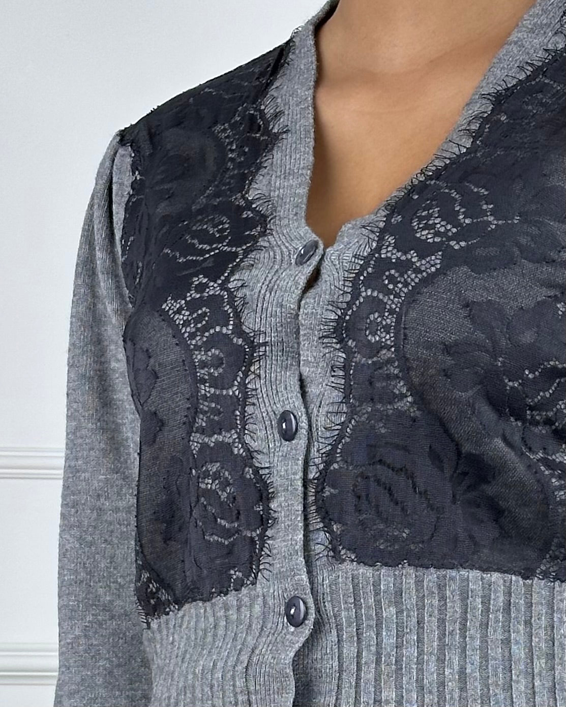 AI66759 - CARDIGAN CON PIZZO