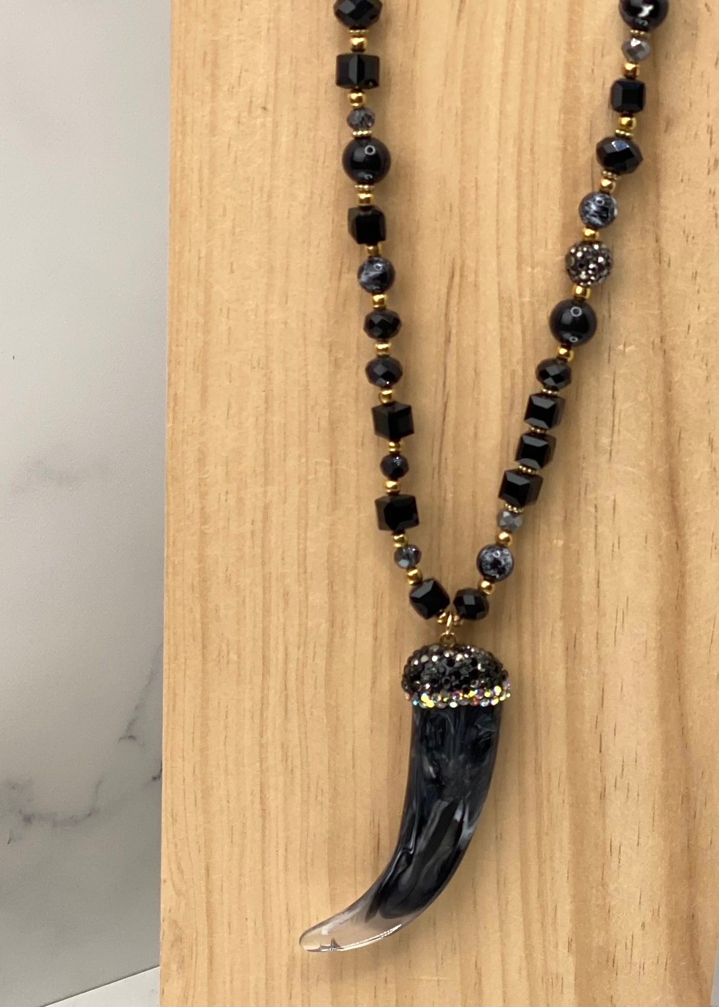 CLN • COLLANA CORNO E PERLINE