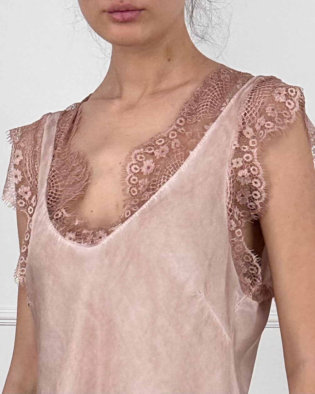 22094 - T-SHIRT IN VISCOSA SCOLLO IN PIZZO