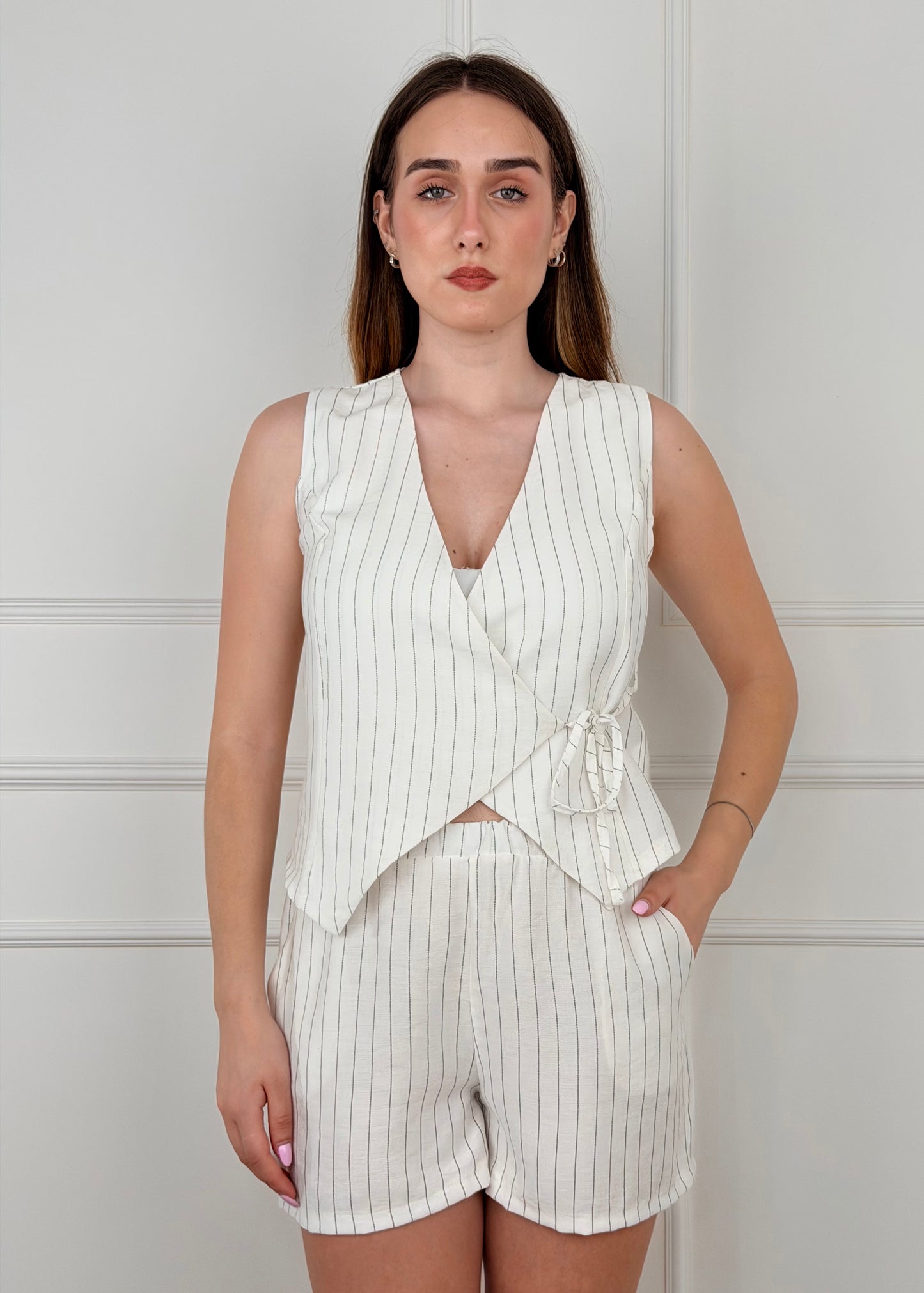 562954 - COMPLETO GESSATO GILET E SHORTS