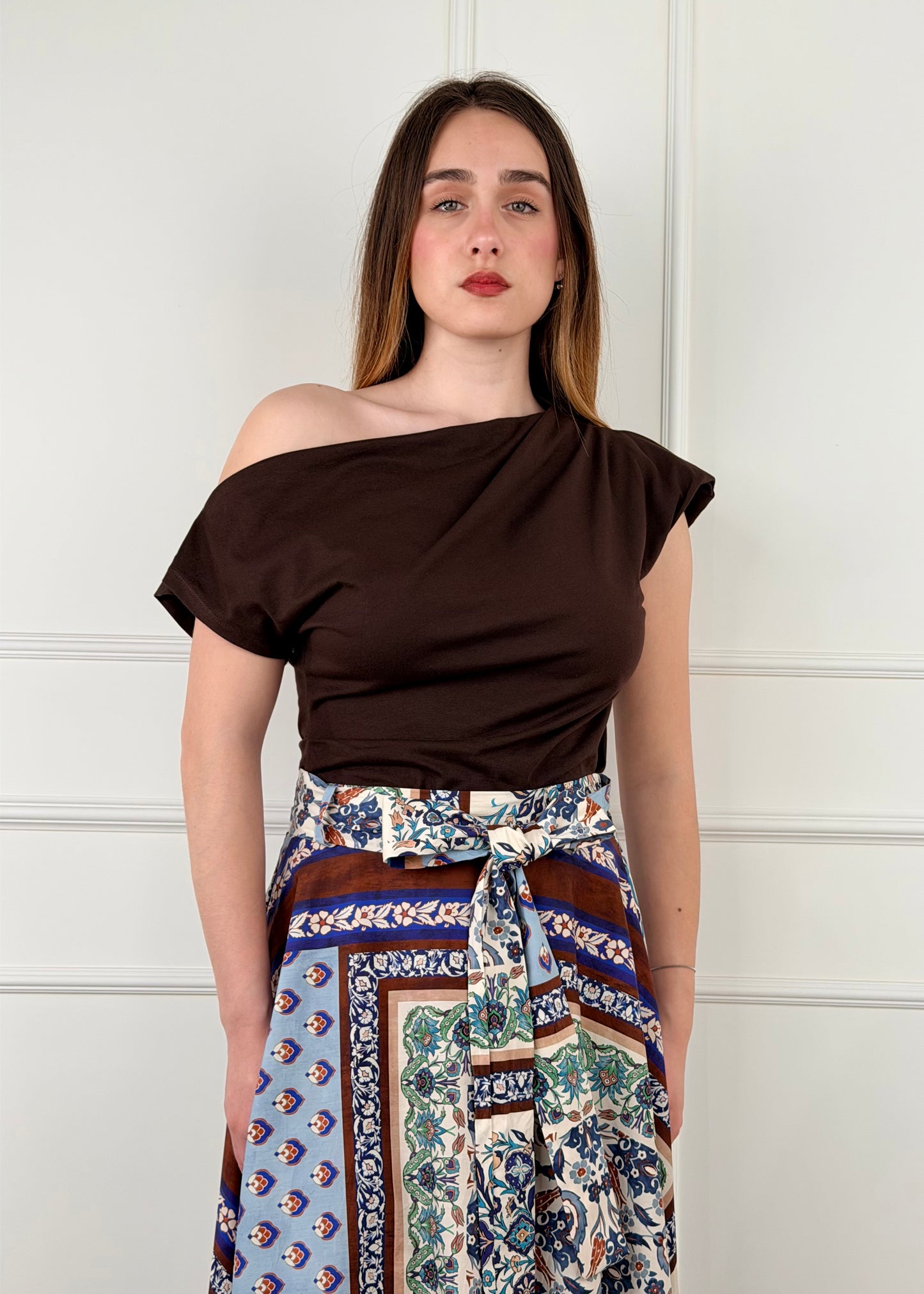 PE260227 - TENSIONE IN T-SHIRT ASIMMETRICA