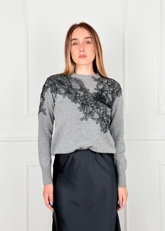 DL7361 - MAGLIA CON APPLICAZIONE RICAMO IN PIZZO