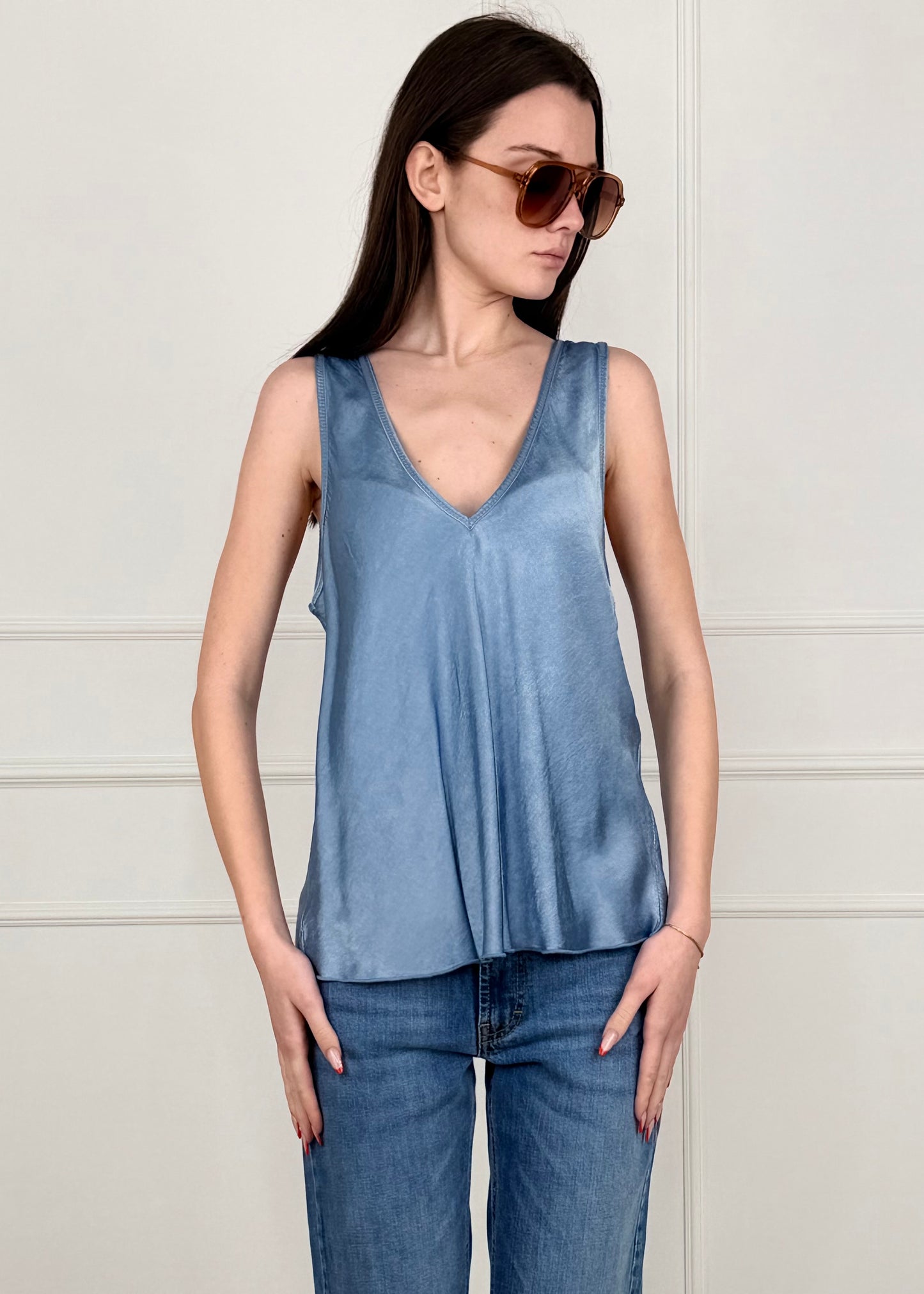 21944 - TOP IN VISCOSA SCOLLO "V"