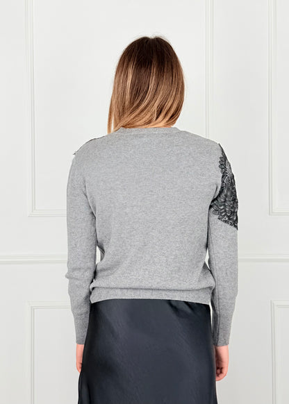DL7361 - MAGLIA CON APPLICAZIONE RICAMO IN PIZZO