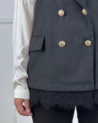 W25J610 - TENSIONE IN GILET GESSATO CON PIZZO