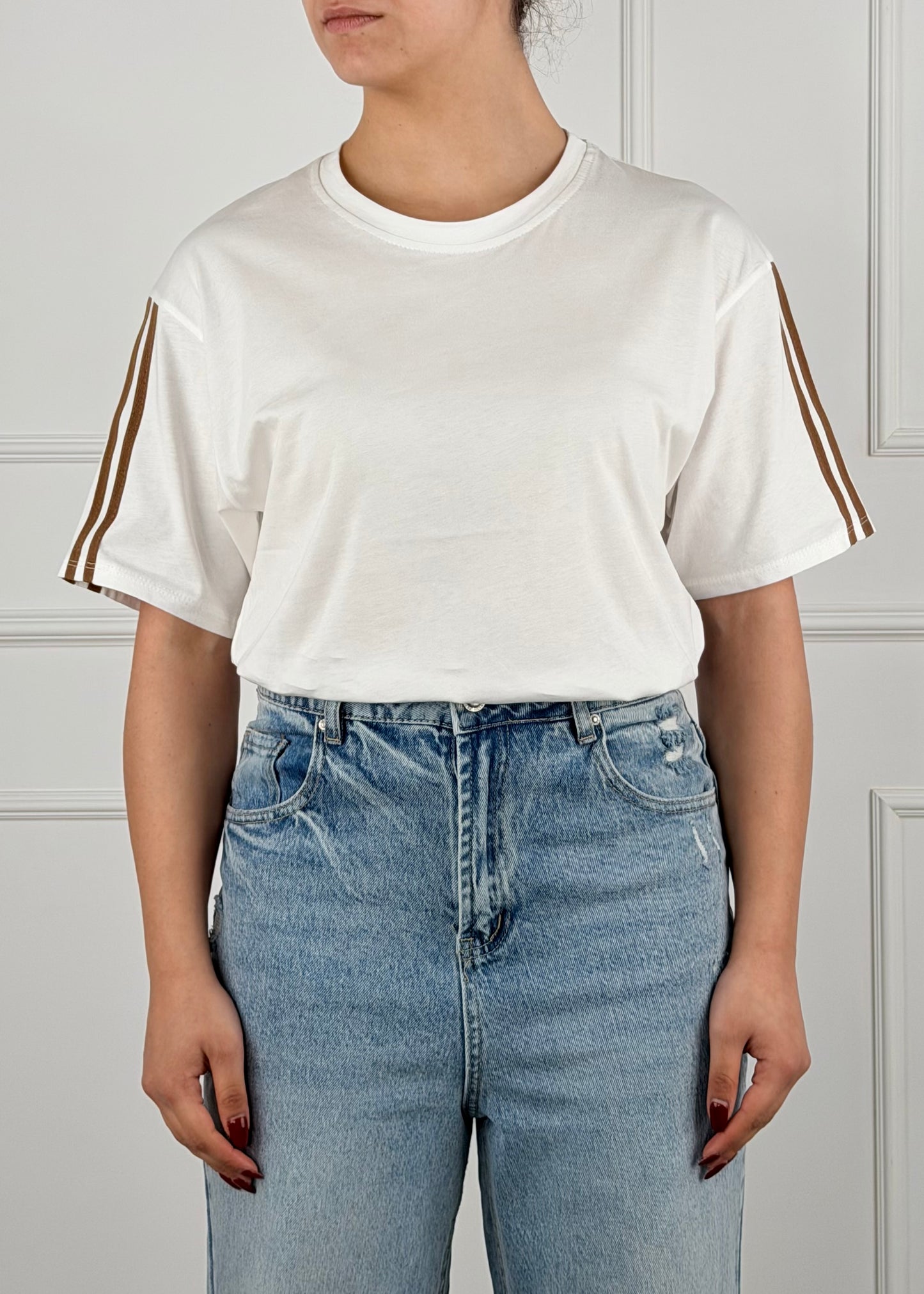 H5232B - BREND T-SHIRT CON BANDE.