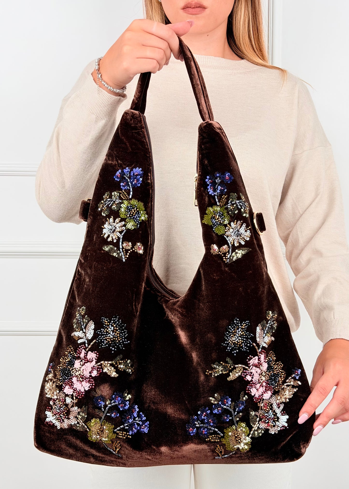 BRS. BORSA FLORA  IN VELLUTO CON RICAMI FLOREALI