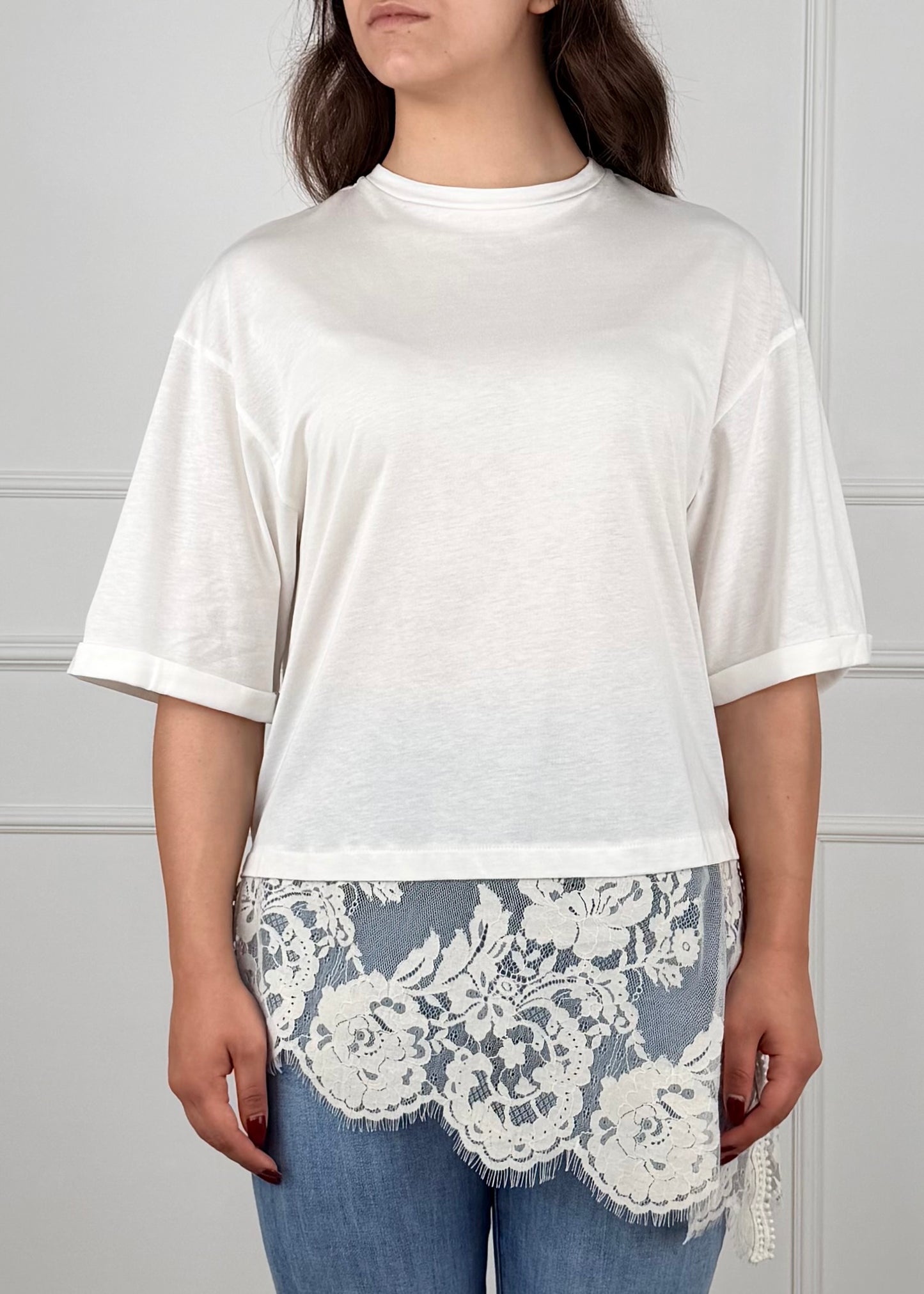 S26M665 - TENSIONE IN T-SHIRT PIZZO SUL FONDO