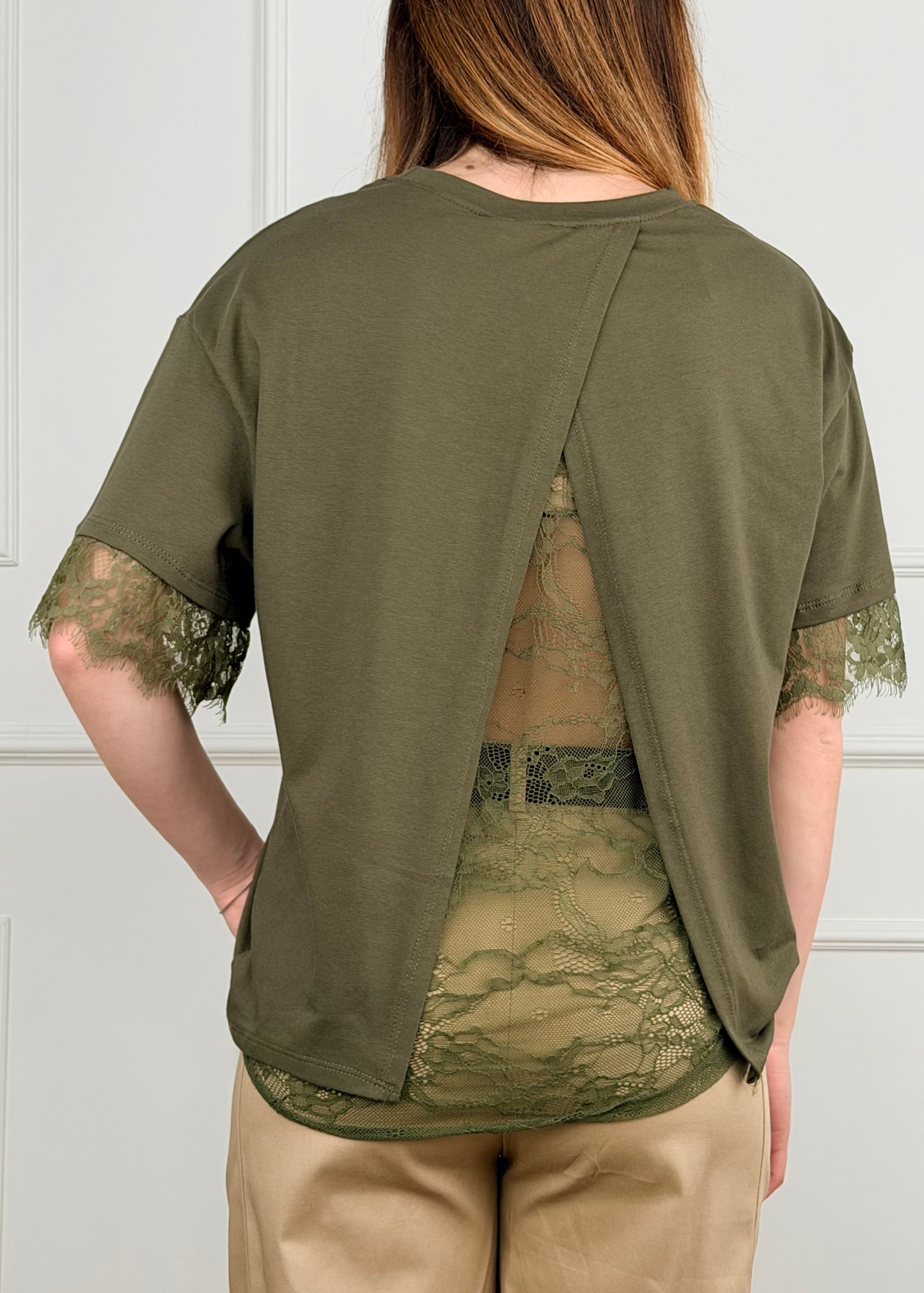 28377 - T-SHIRT APERTURA SUL RETRO CON PIZZO