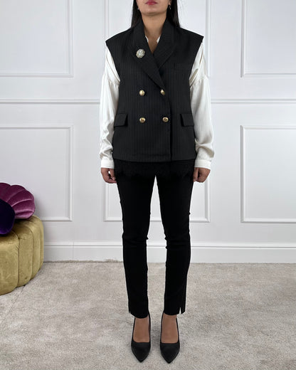 W25J610 - TENSIONE IN GILET GESSATO CON PIZZO