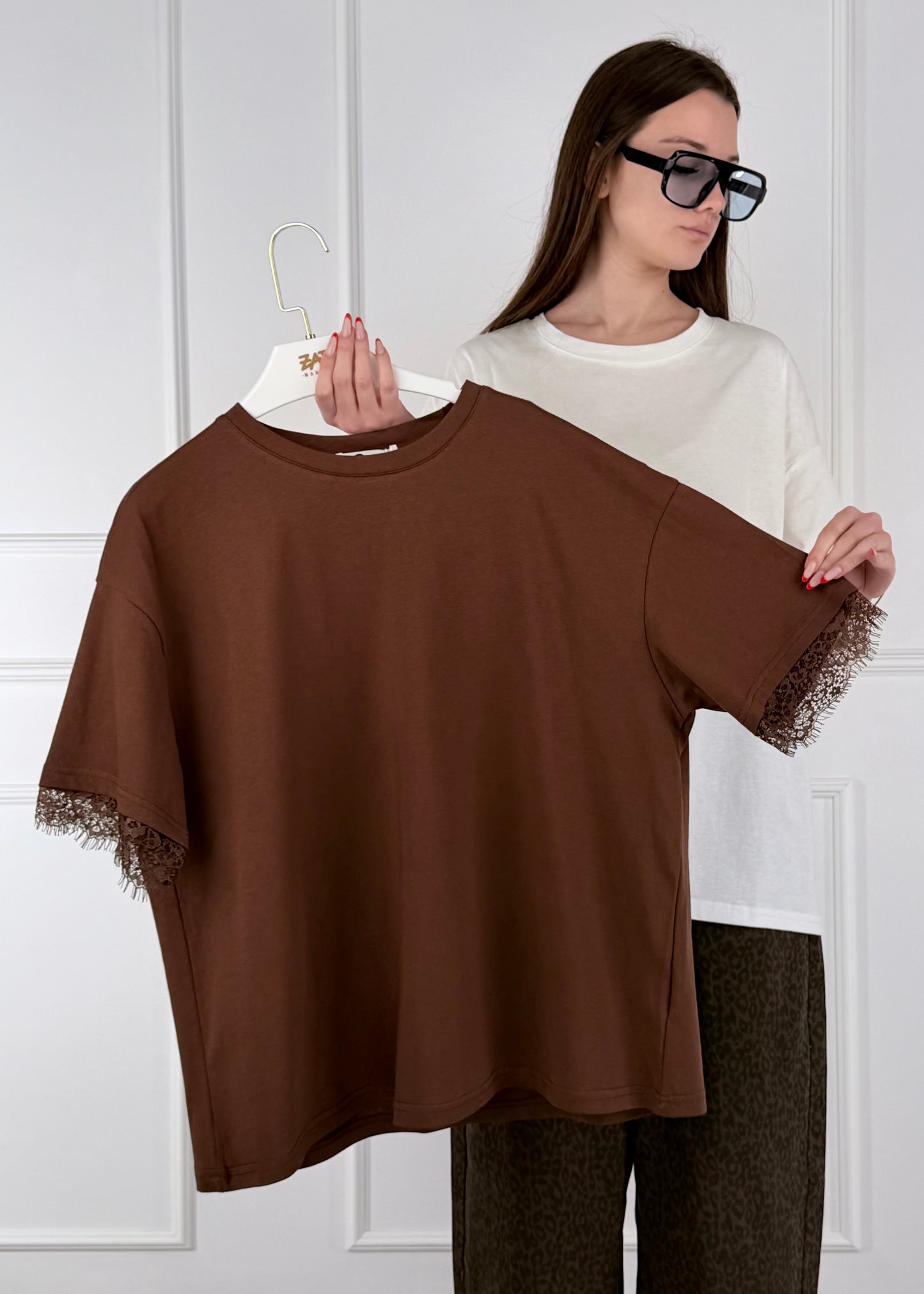 PL092 - T-SHIRT CON PIZZO SULLA MANICA