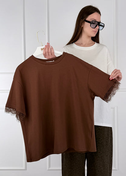 PL092 - T-SHIRT CON PIZZO SULLA MANICA