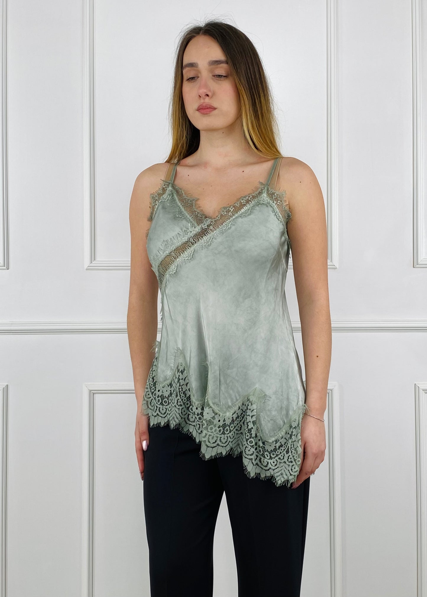 23408 - TOP IN VISCOSA TAGLIO ASIMMETRICO CON PIZZO