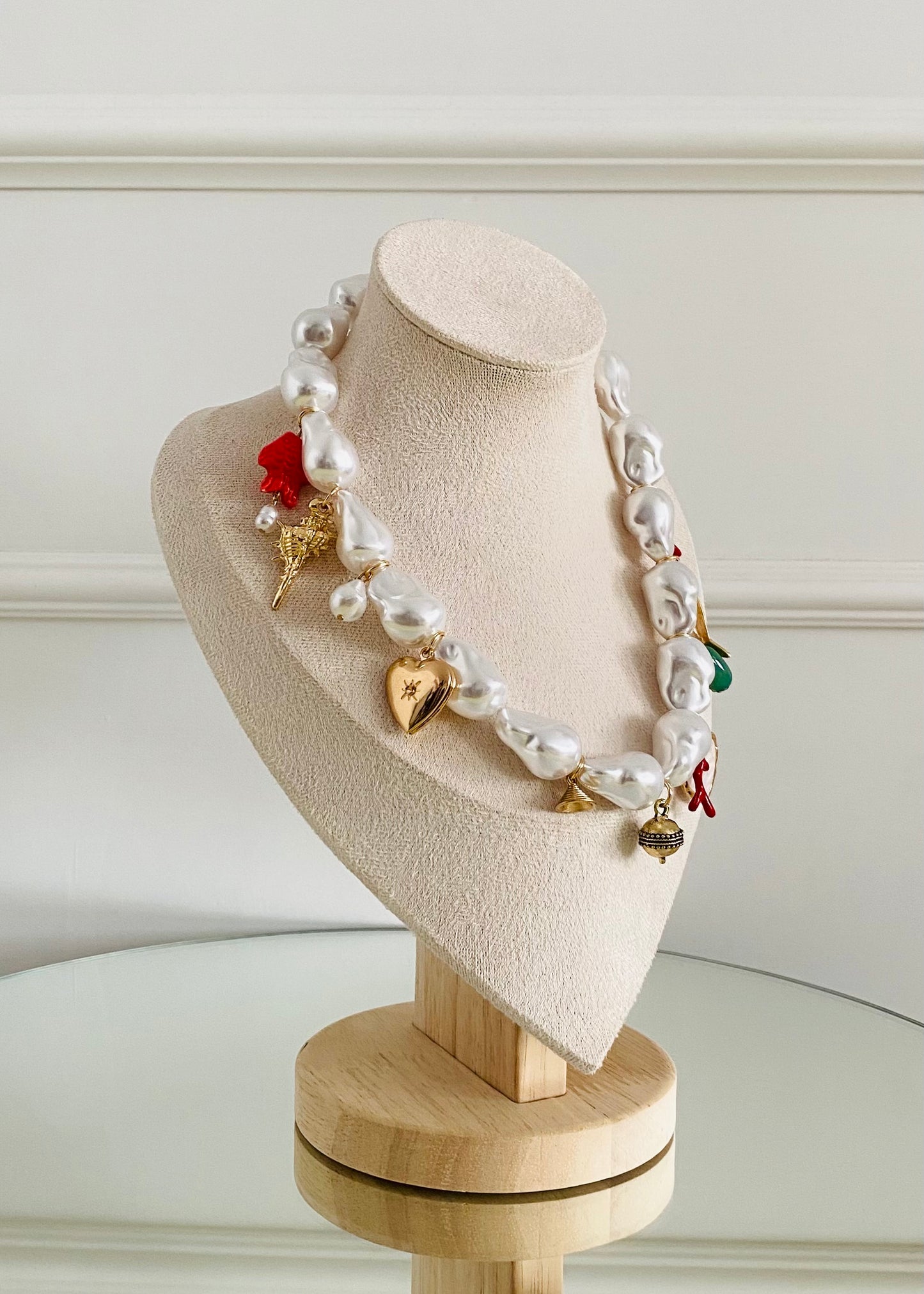 CLN • COLLANA PERLE BAROCCHE CON CHARMS