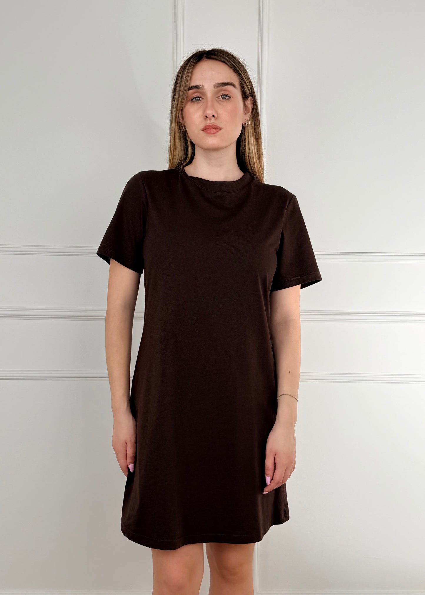 PE260329 - TENSIONE IN ABITO T-SHIRT CORTO