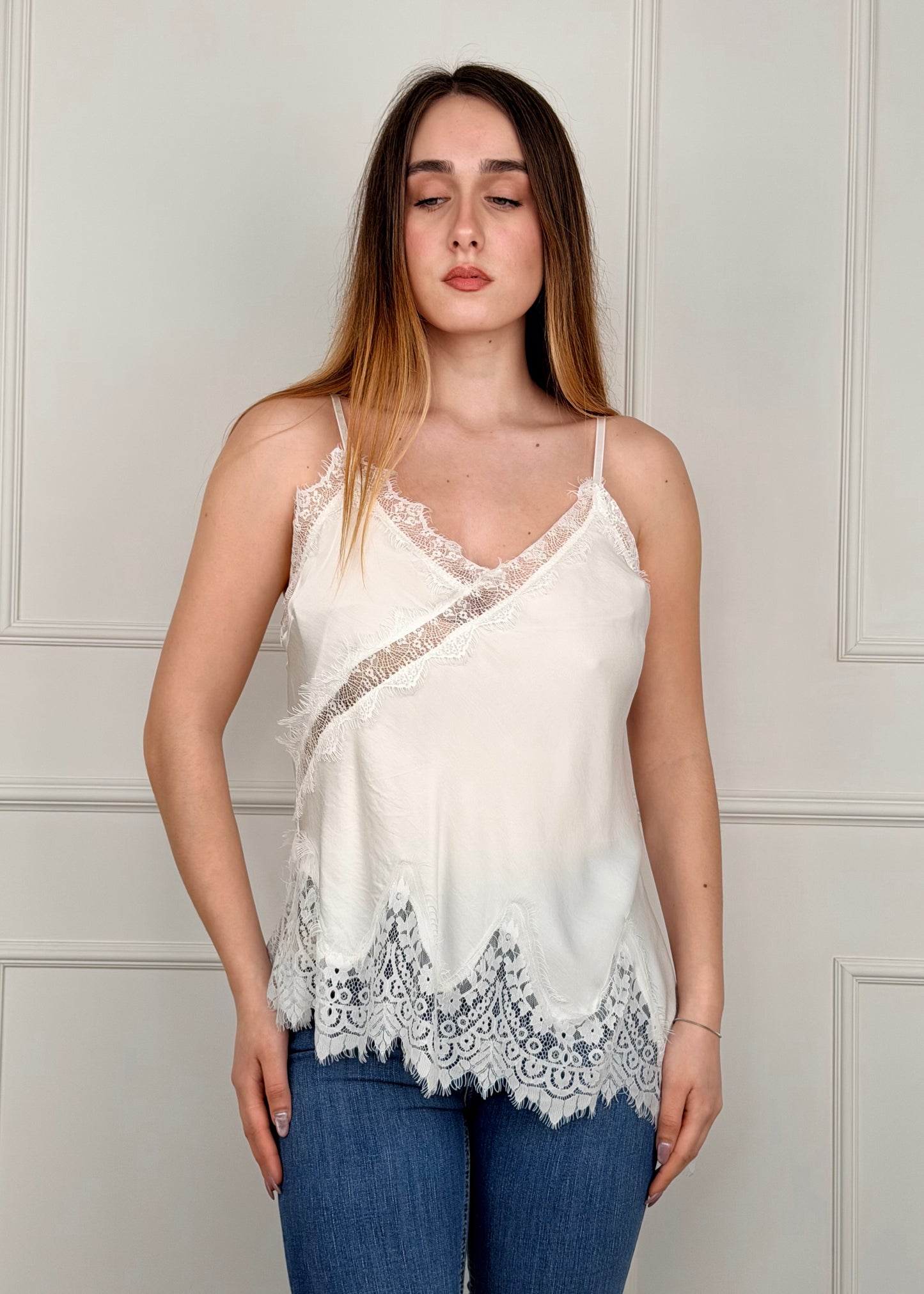 23408 - TOP IN VISCOSA TAGLIO ASIMMETRICO CON PIZZO