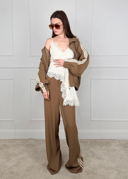 26P4049 - TENSIONE IN PANTALONE SPORTY CON BANDE LATERALI