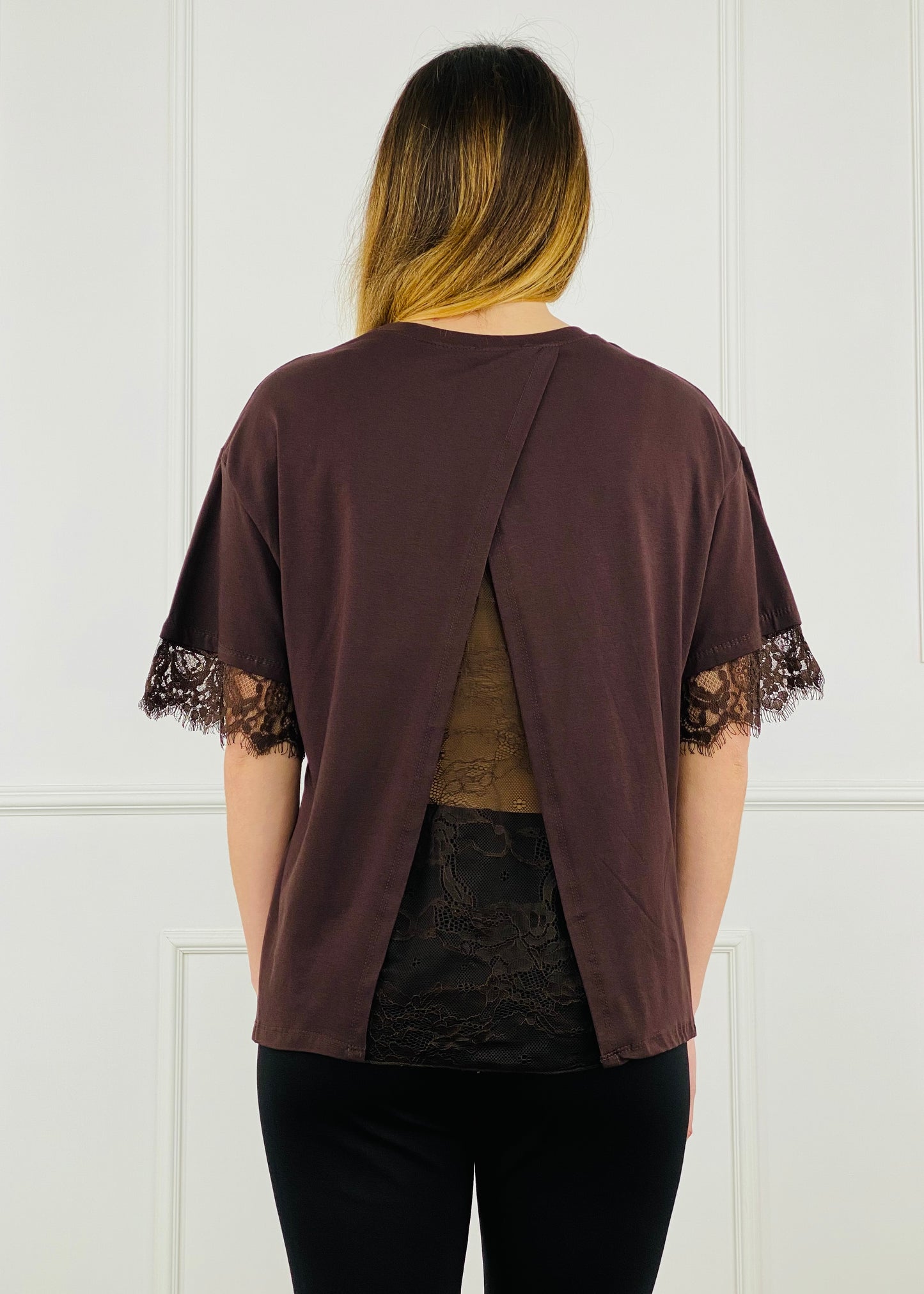 28377 - T-SHIRT APERTURA SUL RETRO CON PIZZO