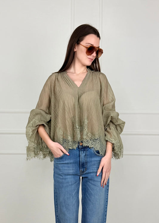 S26C539 - BLUSA CON PIZZO TESSUTO GOFFRATO