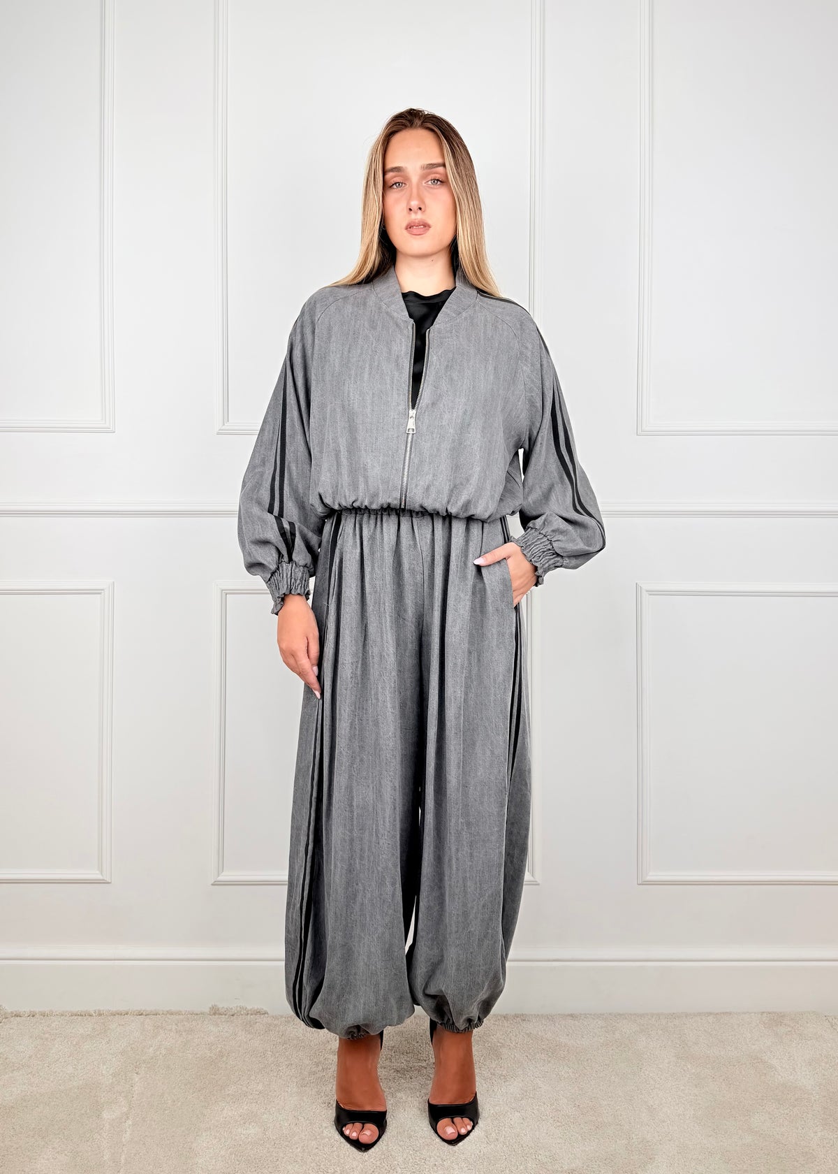 26225 - PANTALONE BANDE LATERALI NERE