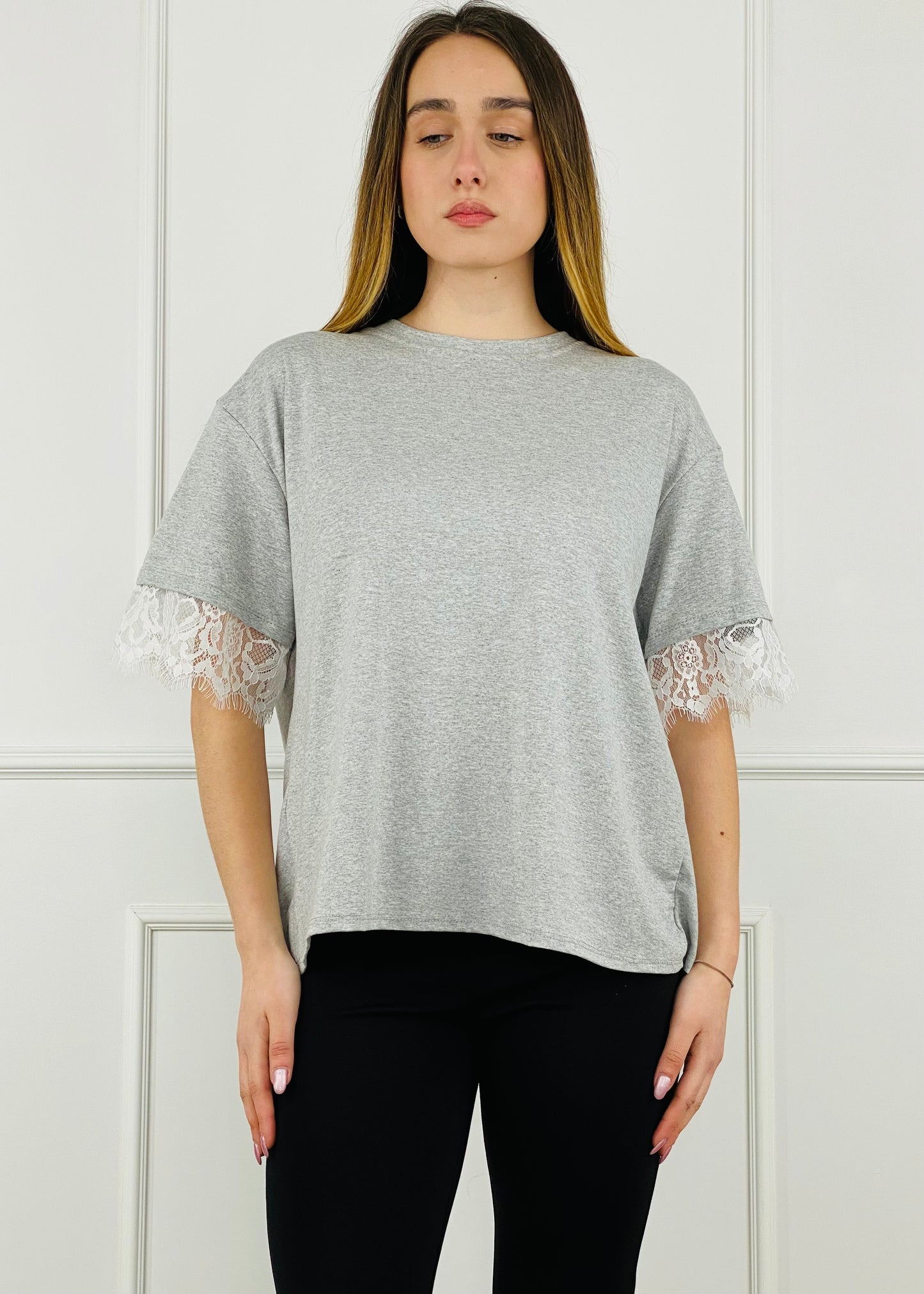 28377 - T-SHIRT APERTURA SUL RETRO CON PIZZO