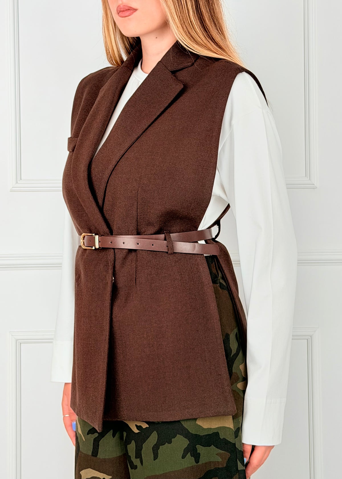 U19155 - BREND GILET CON CINTURA