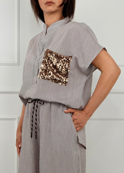 XU1580 - TENSIONE IN CAMICIA RIGHE DETTAGLIO TASCHINO PAILLETTES
