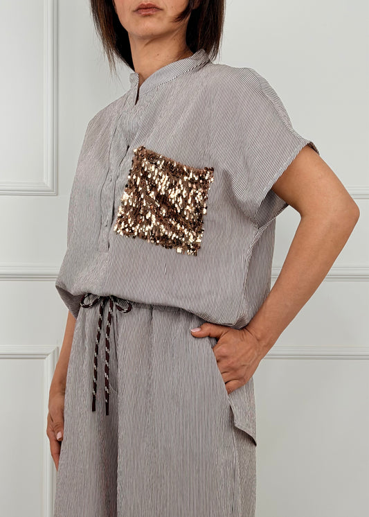 XU1580 - TENSIONE IN CAMICIA RIGHE DETTAGLIO TASCHIN
