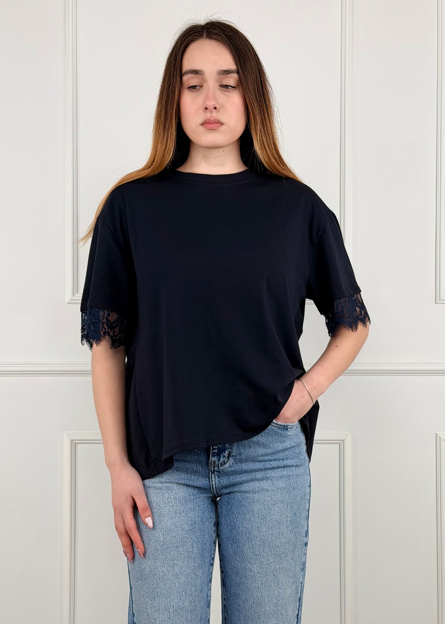 28377 - T-SHIRT APERTURA SUL RETRO CON PIZZO