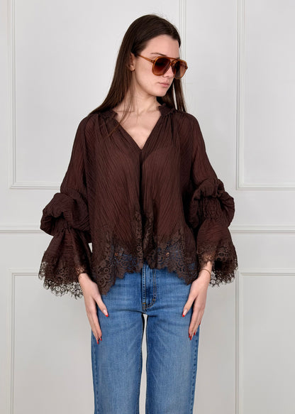 S26C539 - BLUSA CON PIZZO TESSUTO GOFFRATO