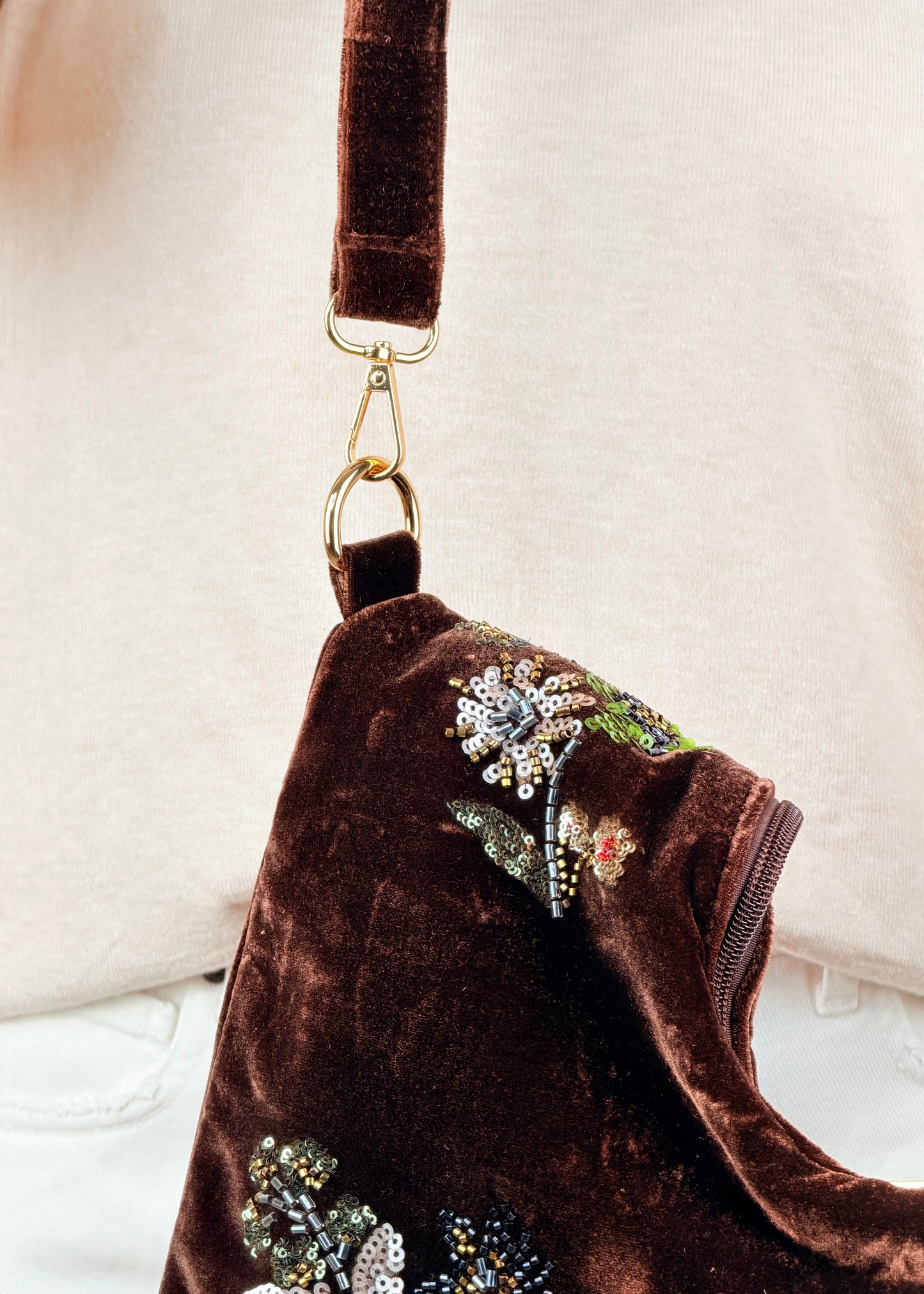 BRS. BORSA FLORA  IN VELLUTO CON RICAMI FLOREALI