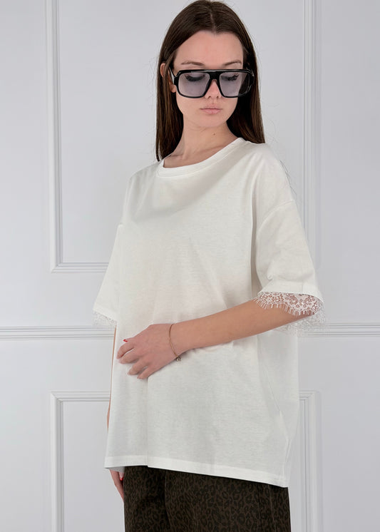 PL092 - T-SHIRT CON PIZZO SULLA MANICA